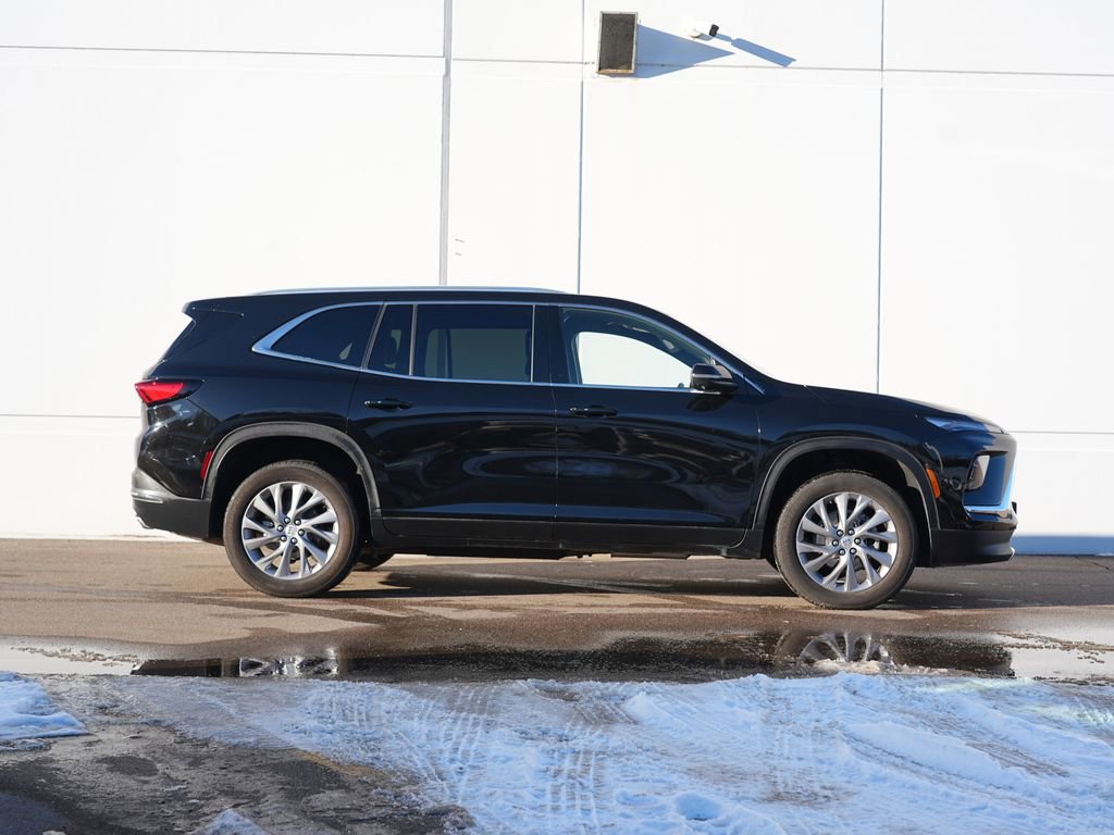 Used 2025 Buick Enclave Preferred AWD/4WD image 2