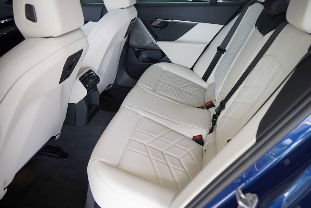 Used 2025 BMW 530i w/ Premium Package image 20
