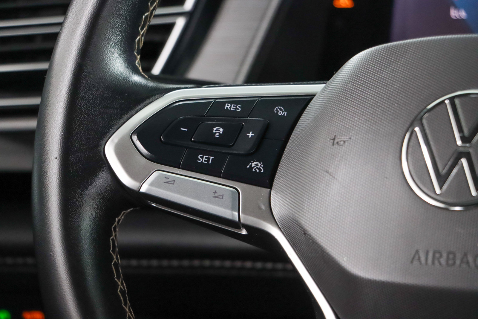 Used 2024 Volkswagen Atlas Cross Sport SE FWD image 13