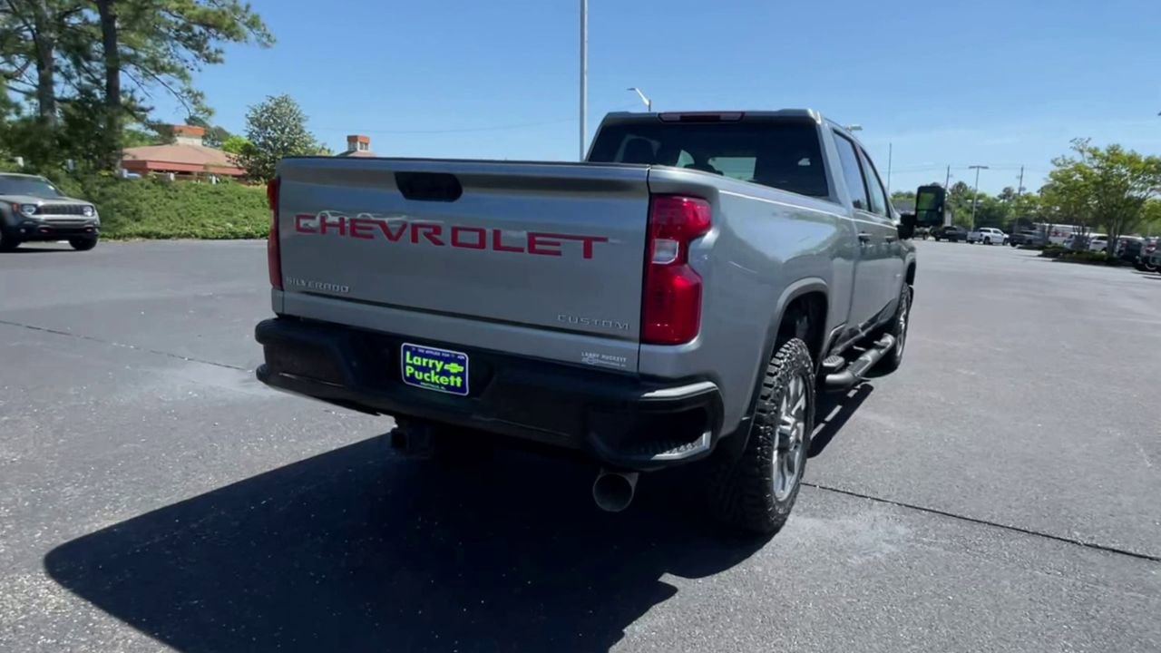 Used 2024 Chevrolet Silverado 2500 Custom w/ Custom Value Package image 8