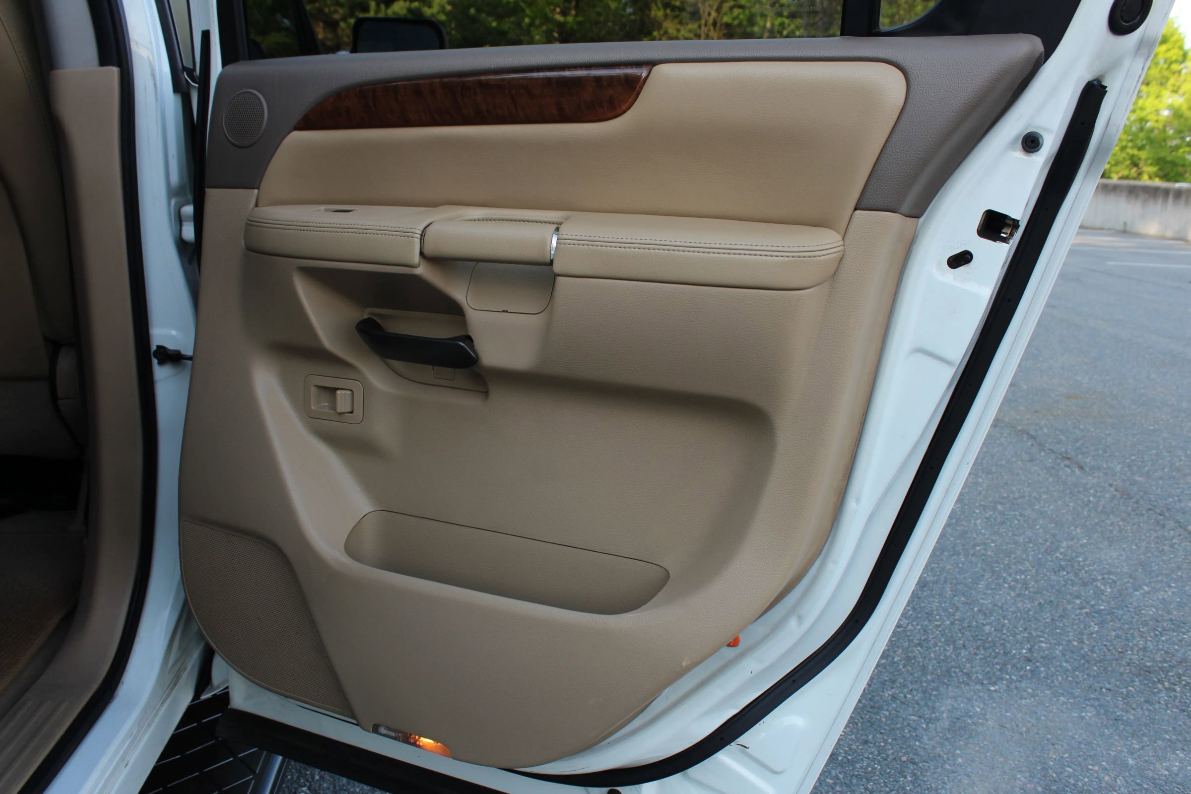 Used 2014 Nissan Armada Platinum image 17