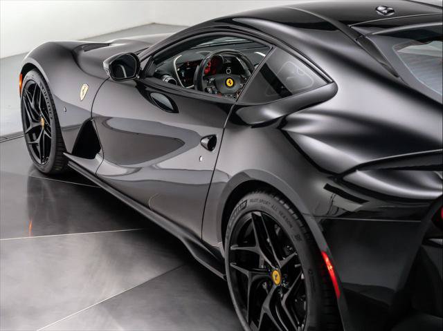 Used 2020 Ferrari 812 Superfast RWD image 35
