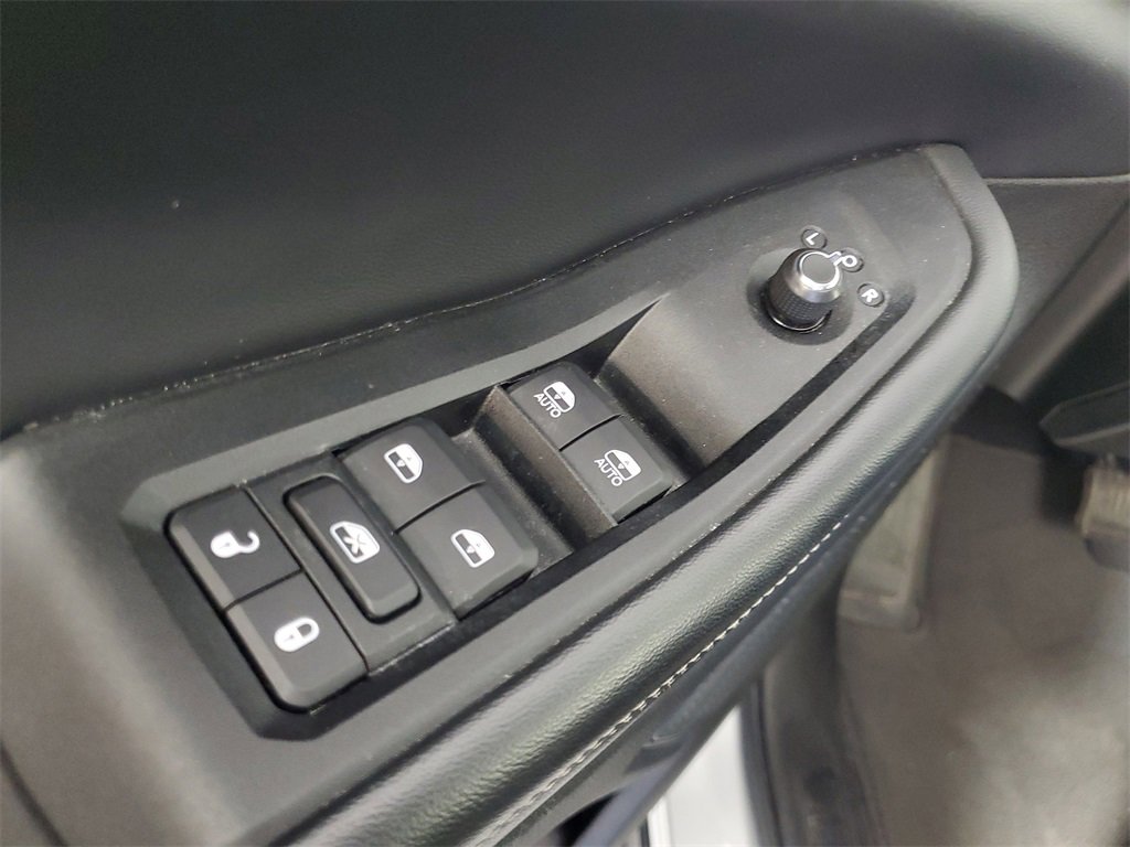 Used 2023 Jeep Grand Cherokee L Laredo image 16