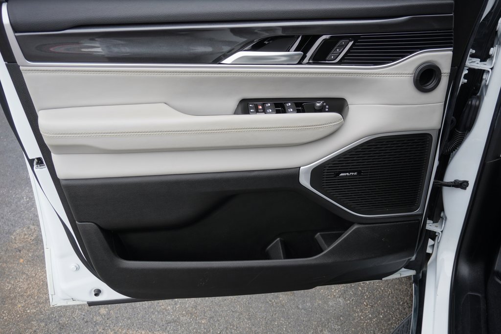 Used 2023 Jeep Wagoneer 4WD w/ Premium Group I image 9