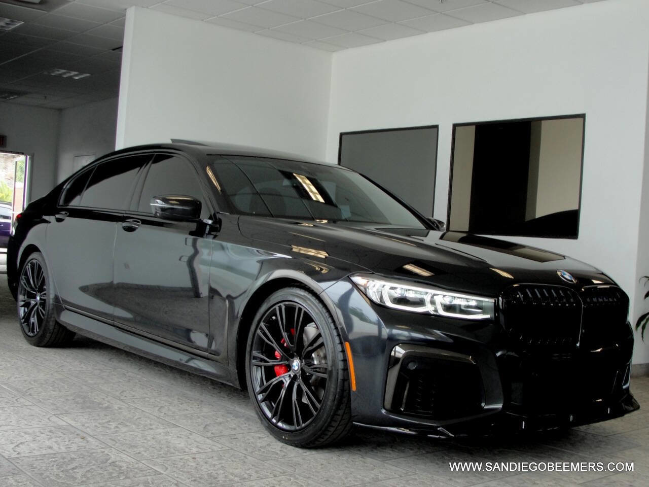 Used 2022 BMW 740i w/ M Sport Package image 27