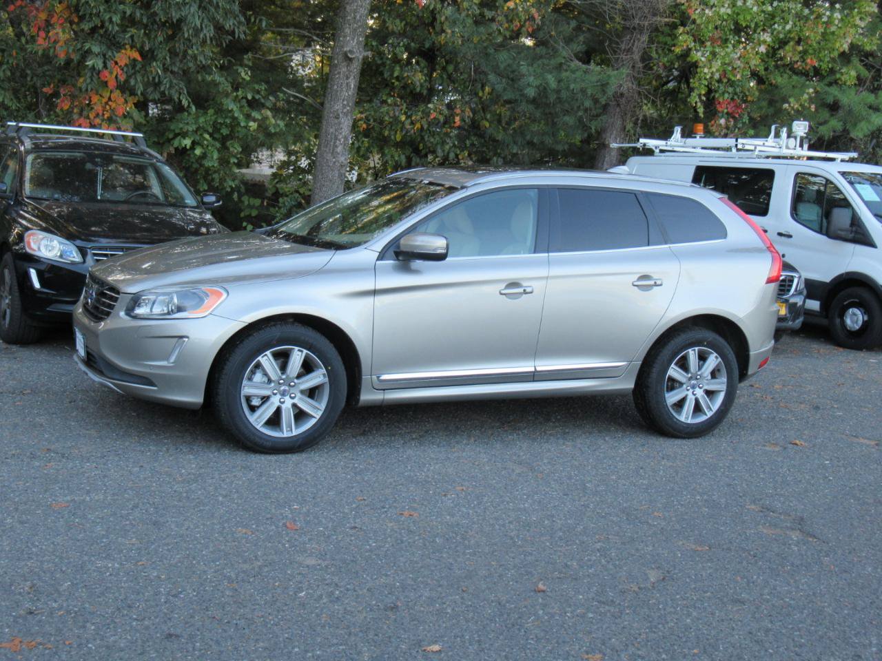Used 2016 Volvo XC60 T6 Platinum AWD/4WD image 2