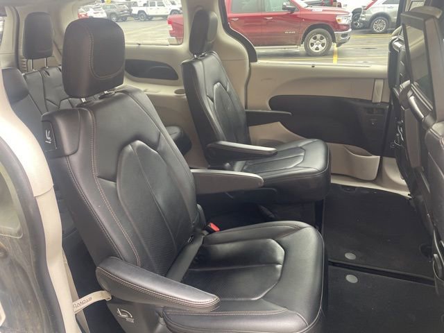 Used 2019 Chrysler Pacifica Touring-L Plus image 16