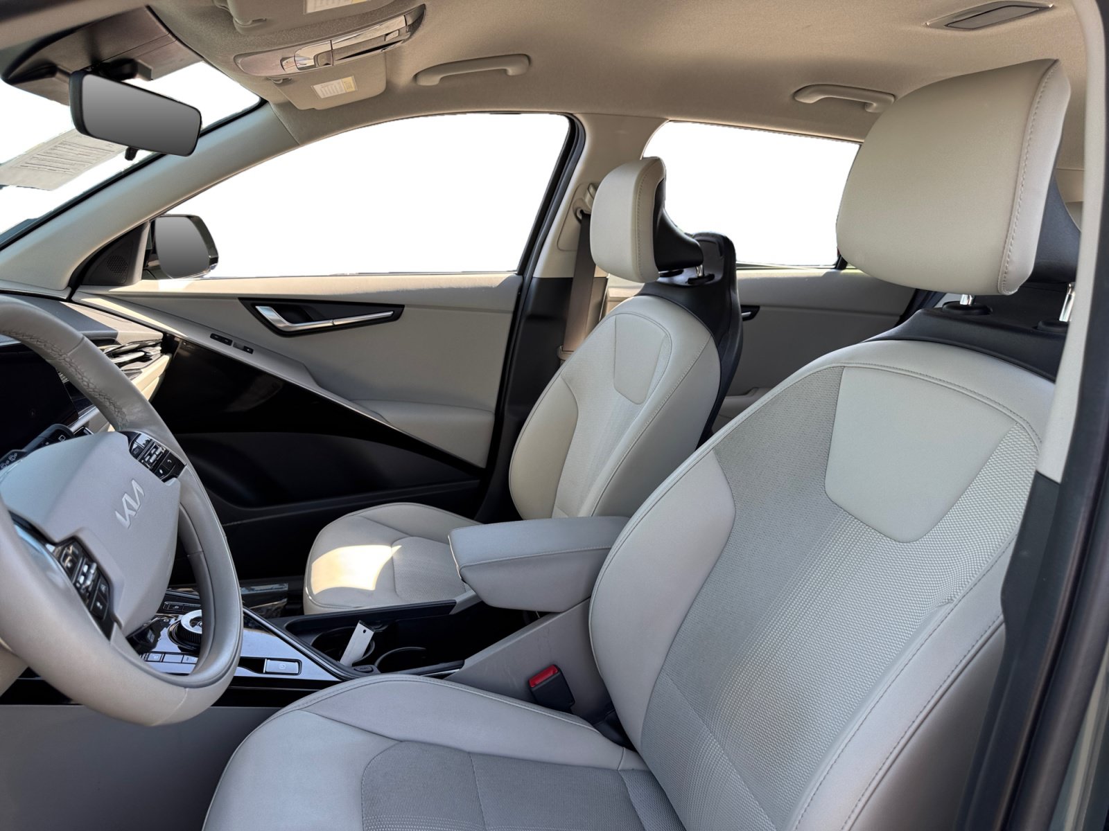 Used 2023 Kia Niro Wind w/ Wind Preserve Package FWD image 9