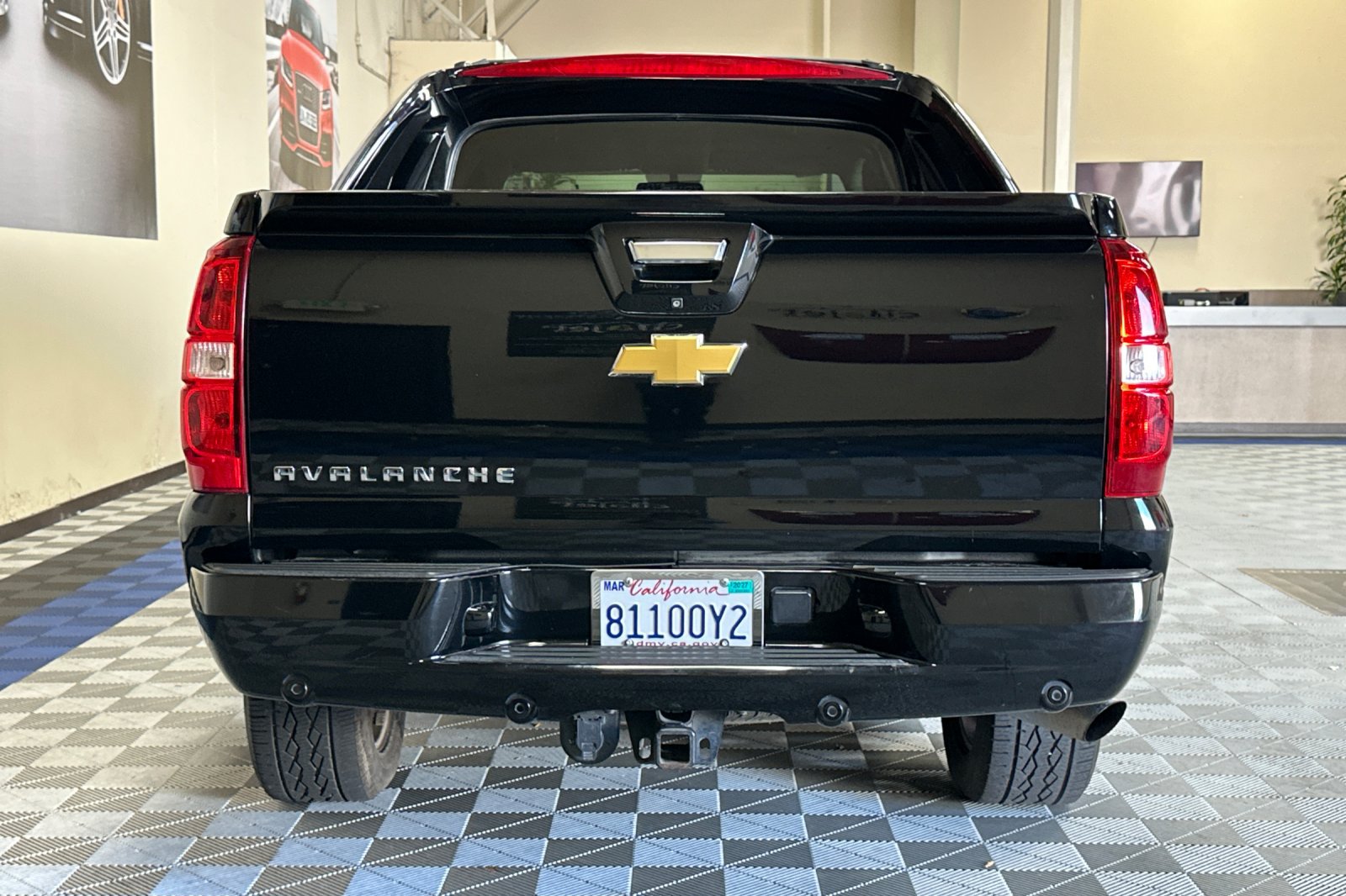 Used 2013 Chevrolet Avalanche LT w/ Texas Edition RWD image 5