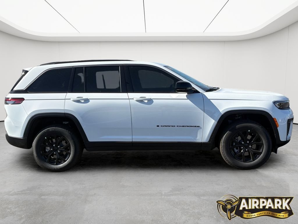 New 2026 Jeep Grand Cherokee Altitude AWD/4WD image 3