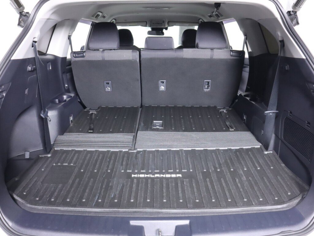 Used 2021 Toyota Highlander LE image 34