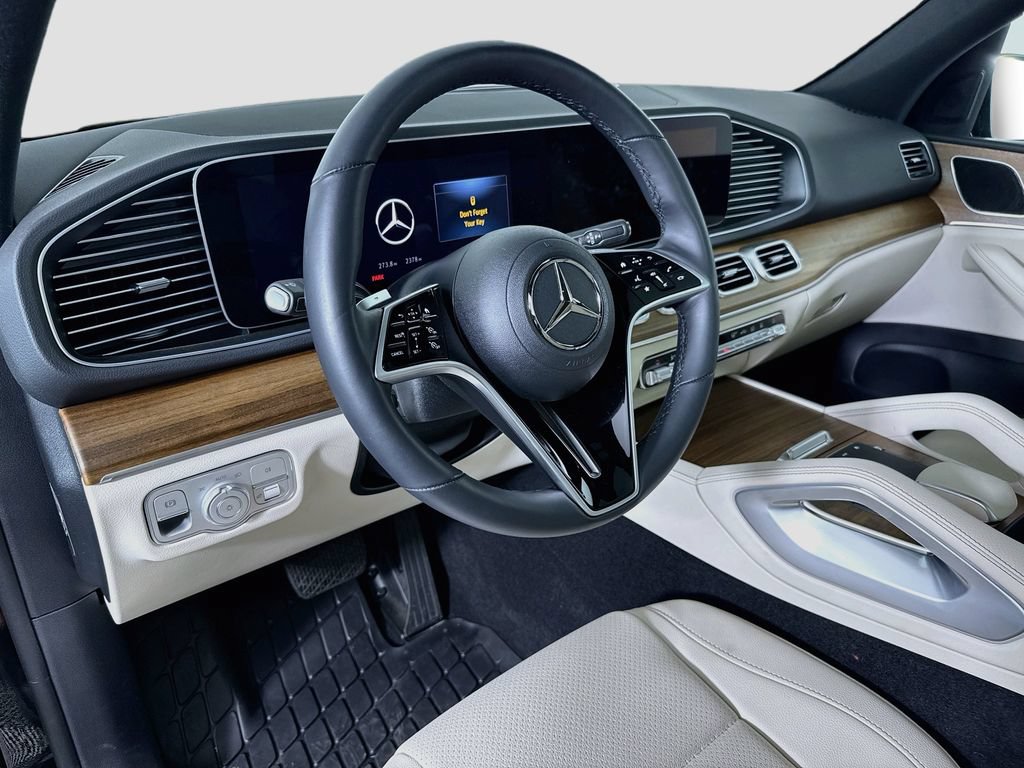 Used 2026 Mercedes-Benz GLE 450e 4MATIC w/ Winter Package image 9