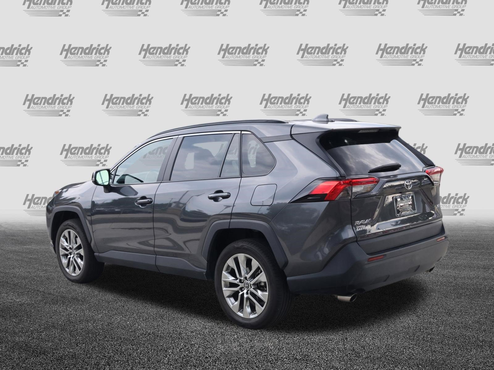 Used 2019 Toyota RAV4 XLE Premium FWD image 7