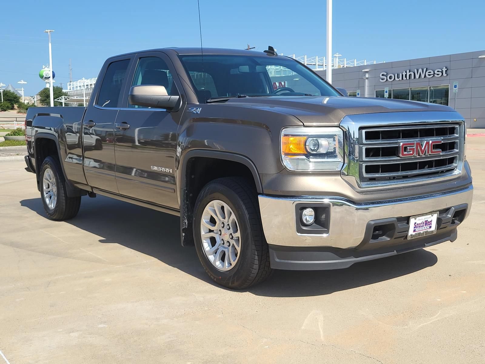 Used 2015 GMC Sierra 1500 SLE w/ SLE Value Package AWD/4WD image 3