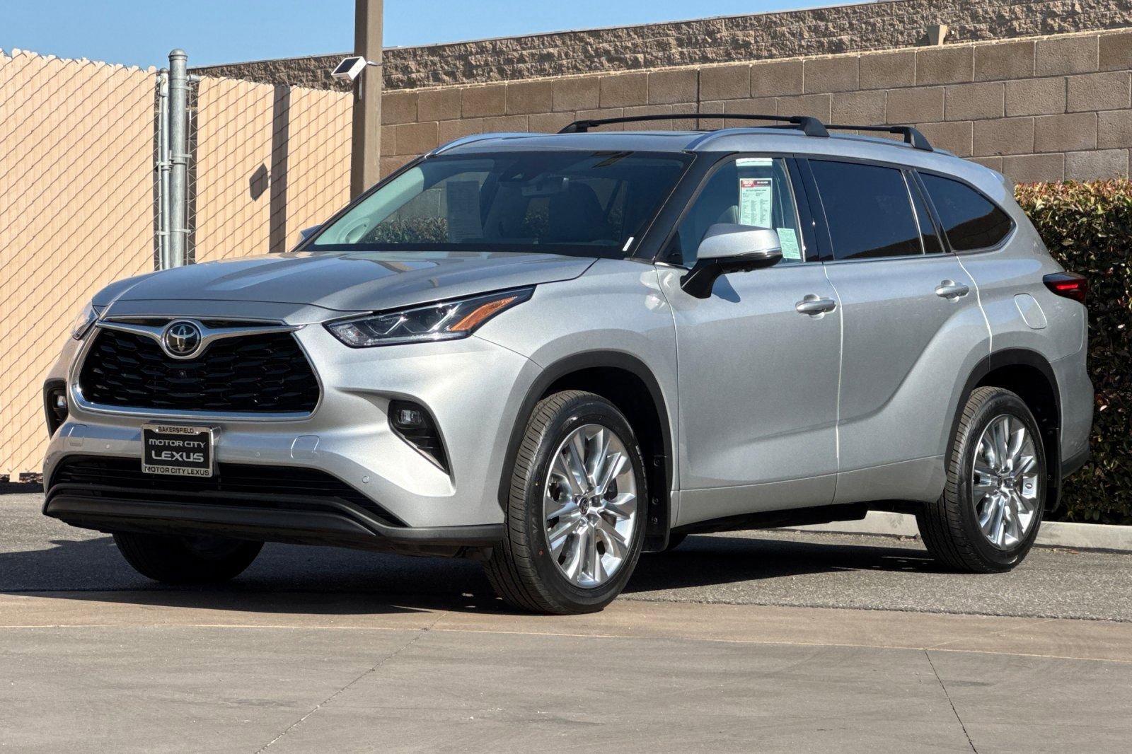 Used 2023 Toyota Highlander Limited FWD image 8