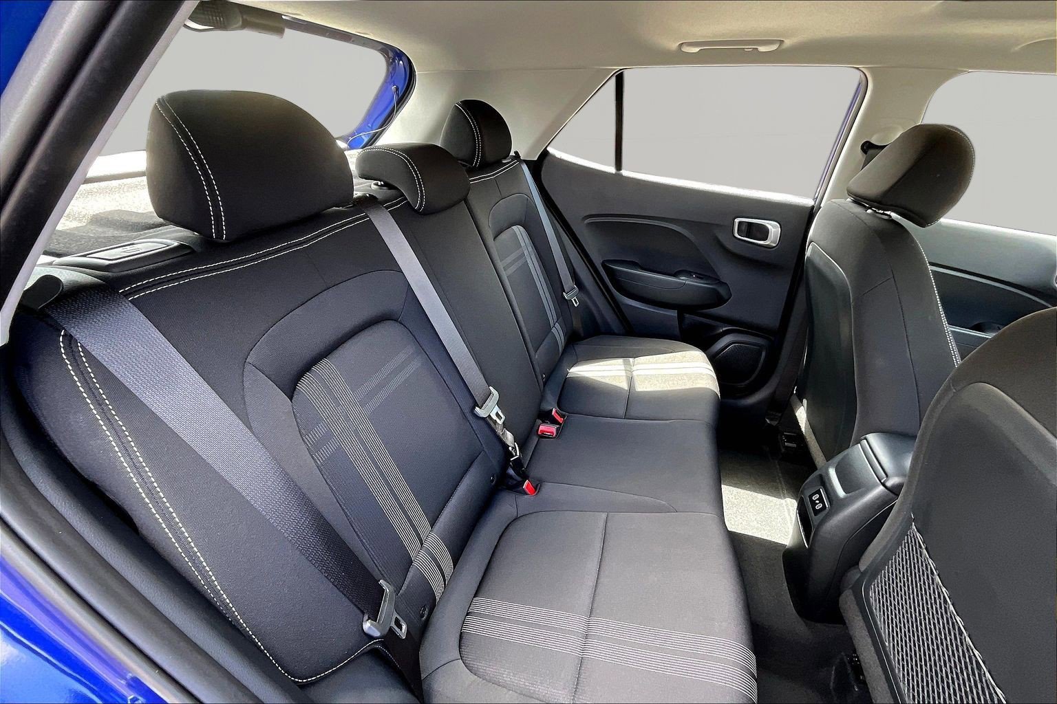 Used 2025 Hyundai Venue SEL FWD image 25