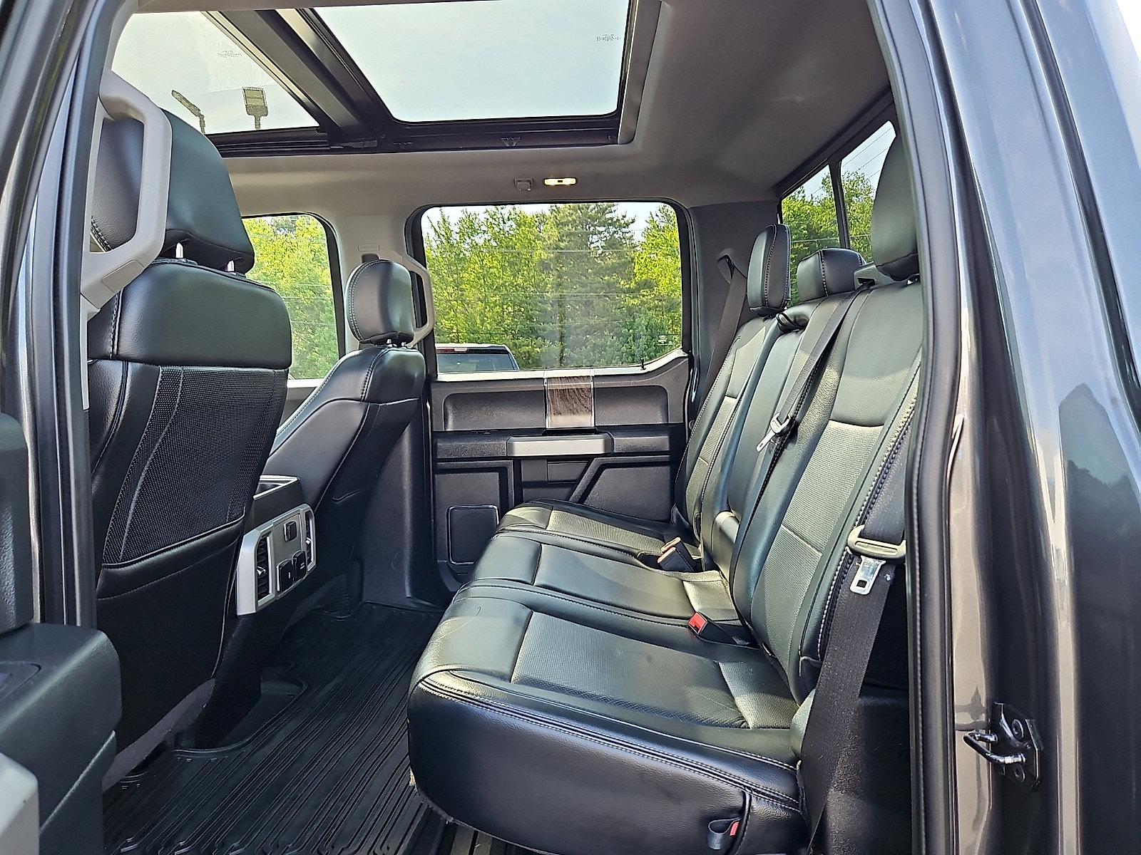 Used 2019 Ford F350 Lariat w/ Lariat Ultimate Package AWD/4WD image 13