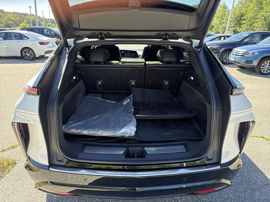 Used 2025 Cadillac Lyriq Luxury w/ LPO, Floor Liner Package AWD/4WD image 21