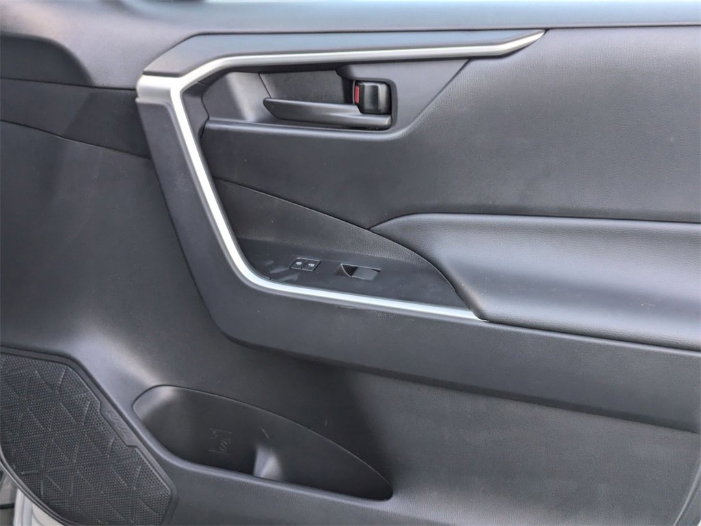 Used 2025 Toyota RAV4 LE image 33