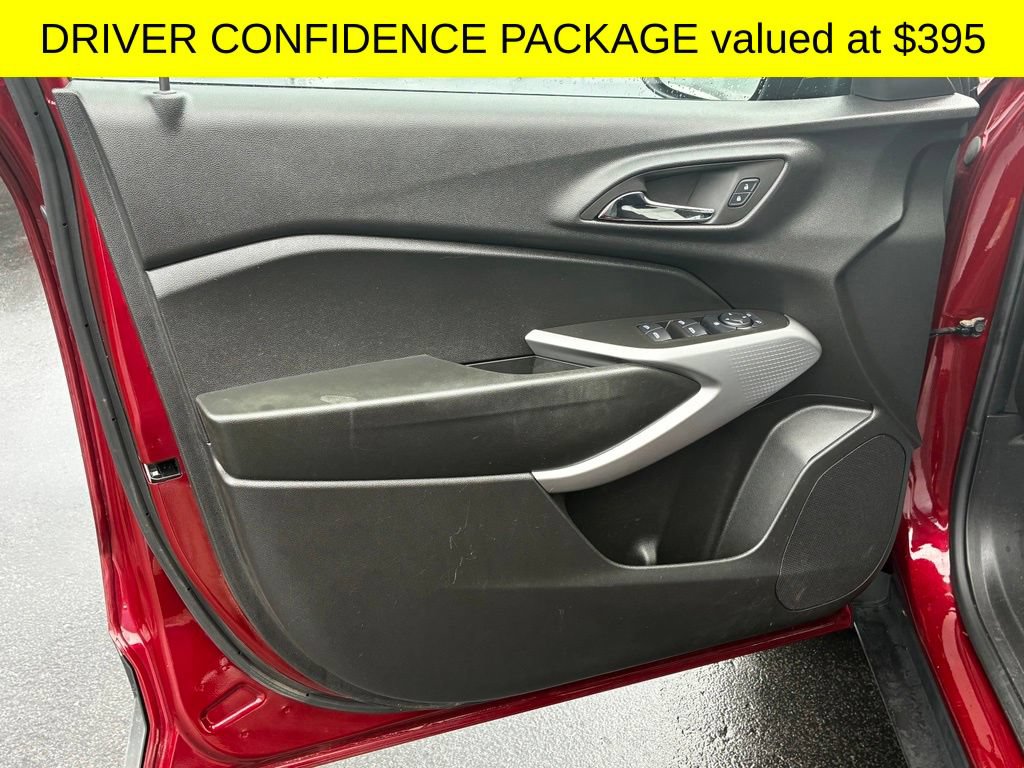 Used 2024 Chevrolet Trax LS w/ LS Convenience Package FWD image 4