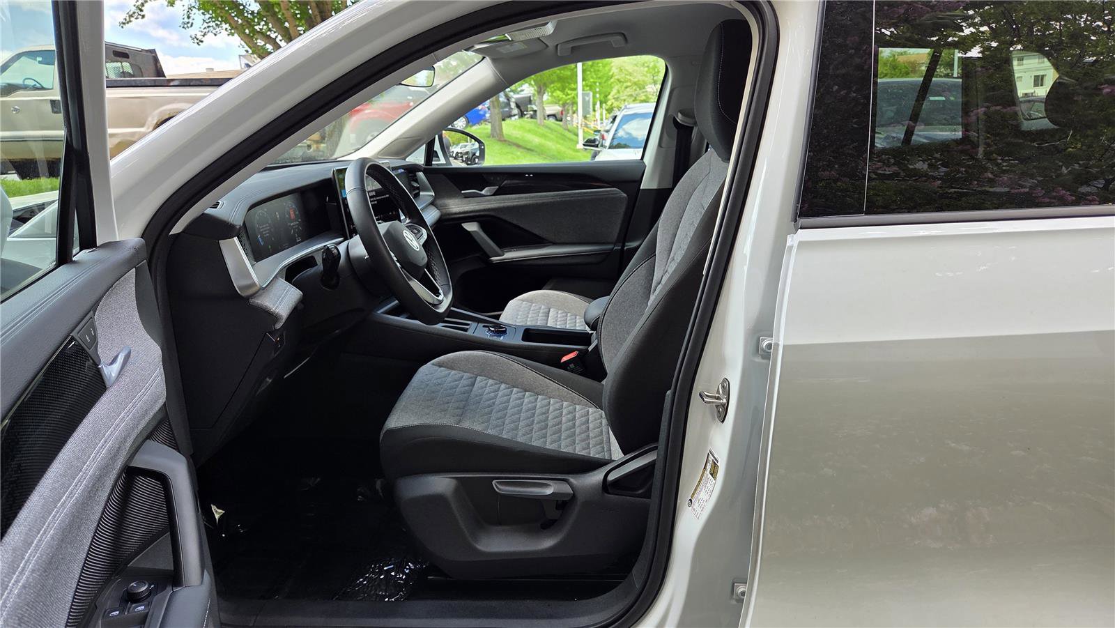 Certified 2025 Volkswagen Tiguan S w/ 18" Wheel Package image 12