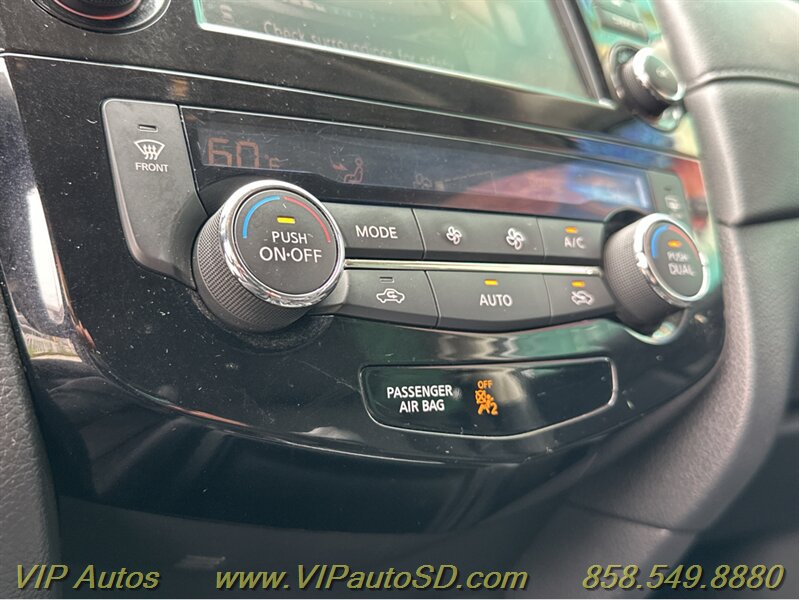 Used 2018 Nissan Rogue SV w/ Premium Package FWD image 26