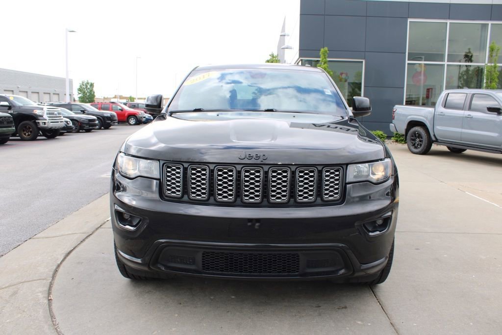 Used 2017 Jeep Grand Cherokee Altitude AWD/4WD image 2