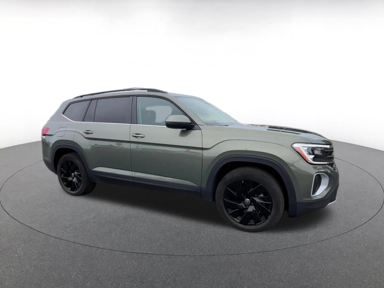 Used 2026 Volkswagen Atlas SE AWD/4WD image 2
