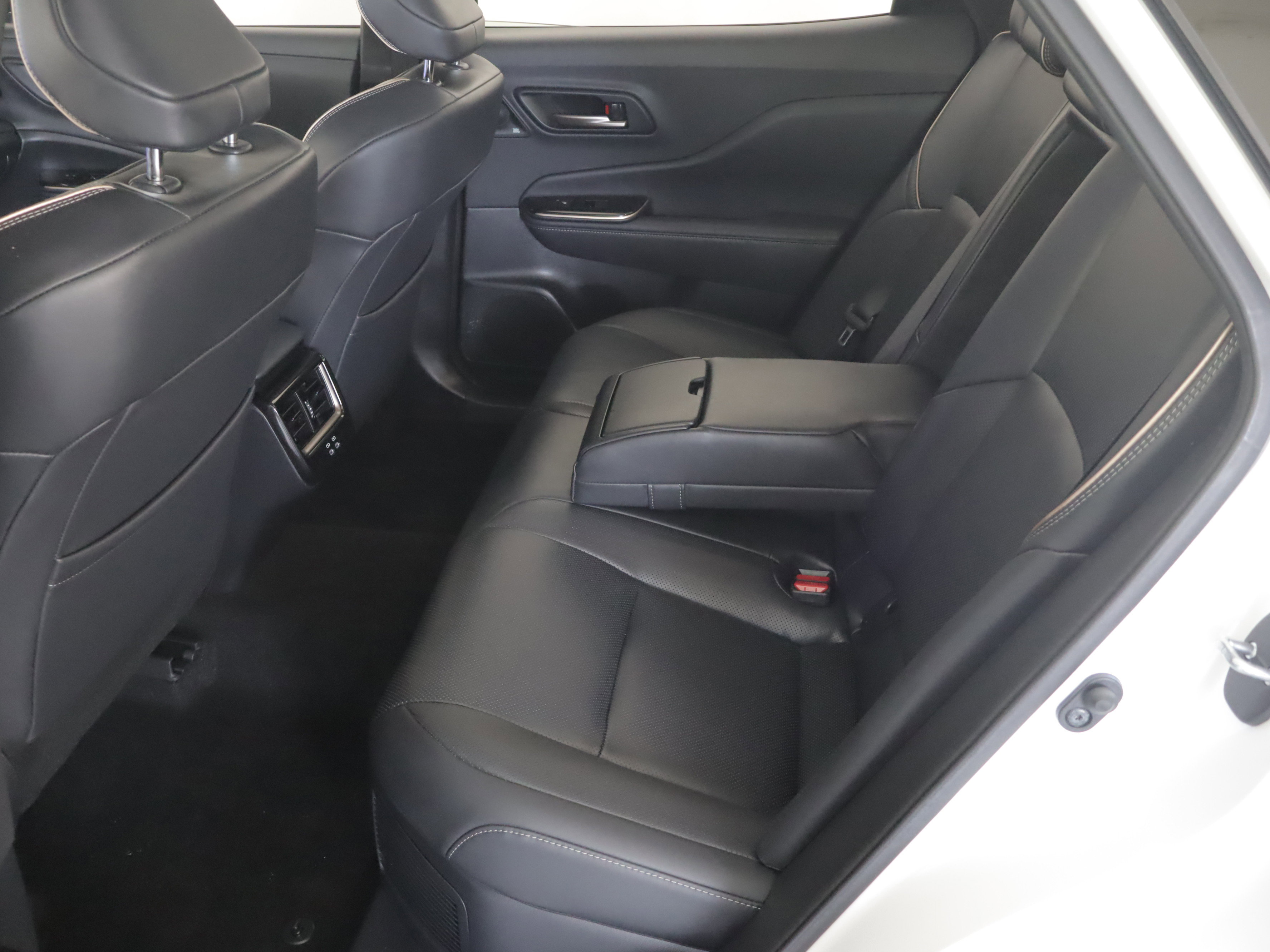 Used 2024 Toyota Crown Platinum AWD/4WD image 9