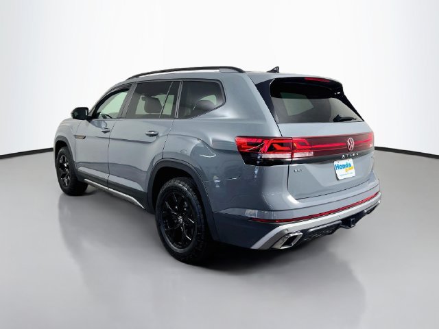 Used 2024 Volkswagen Atlas Peak Edition SEL AWD/4WD image 7