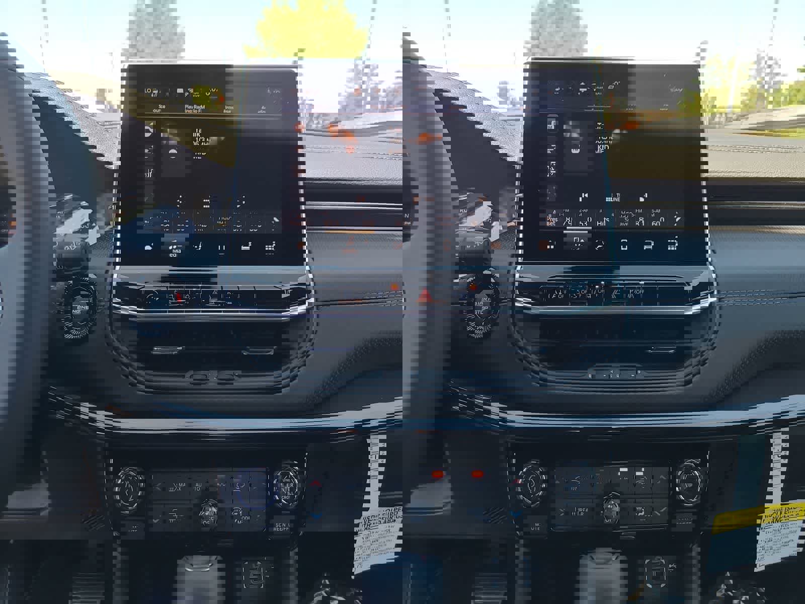 New 2025 Jeep Compass Limited w/ Sun & Sound Group image 24