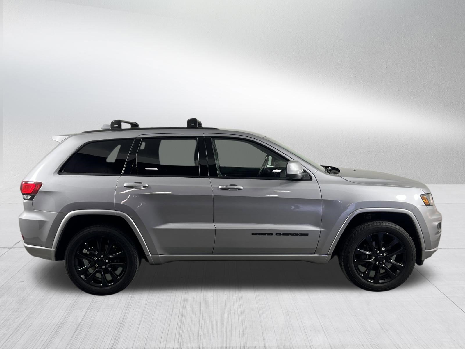 Used 2020 Jeep Grand Cherokee Altitude AWD/4WD image 8