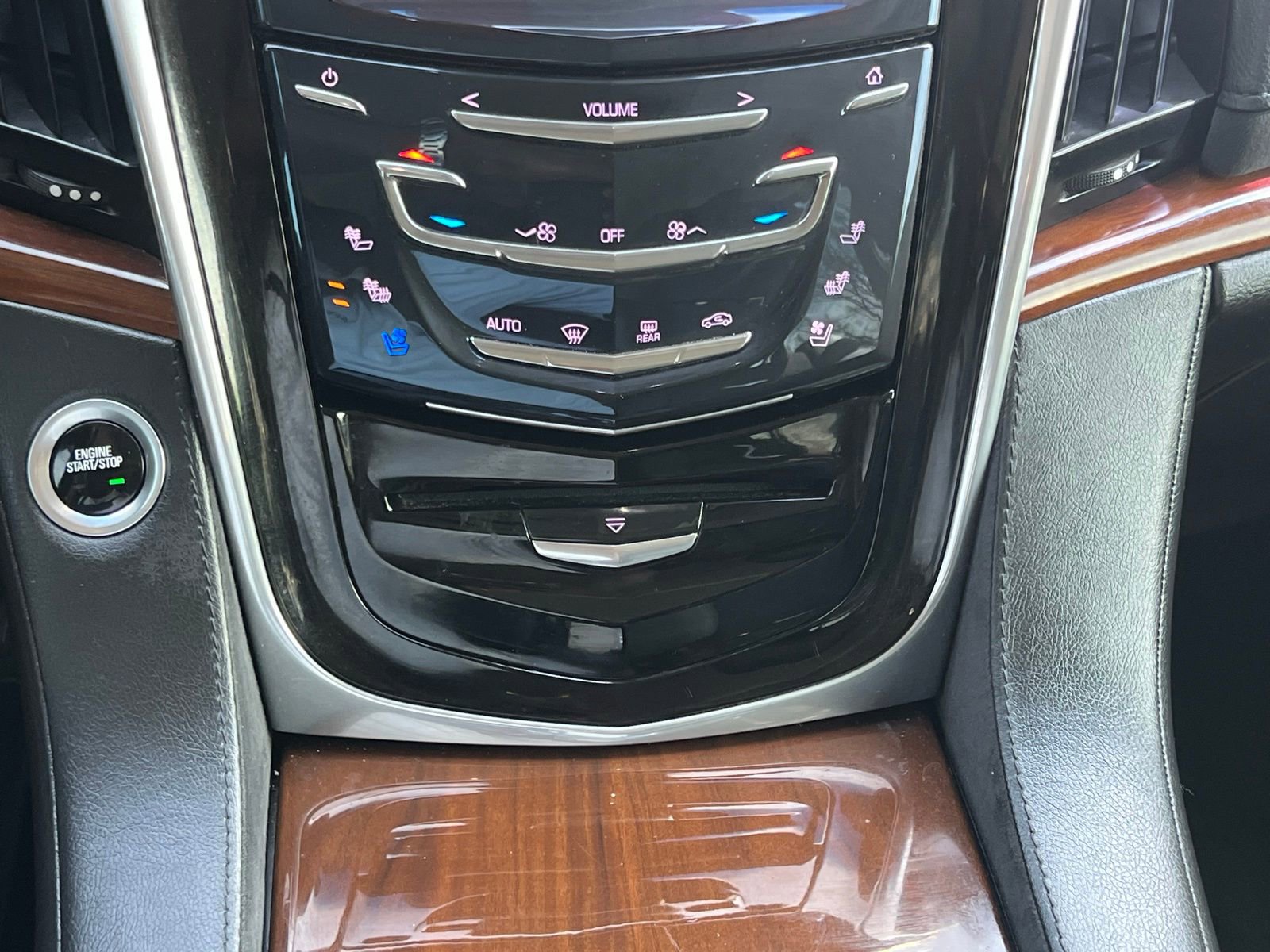 Used 2018 Cadillac Escalade Luxury RWD image 38