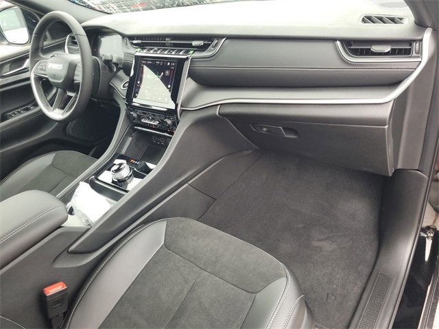 New 2025 Jeep Grand Cherokee Altitude image 17