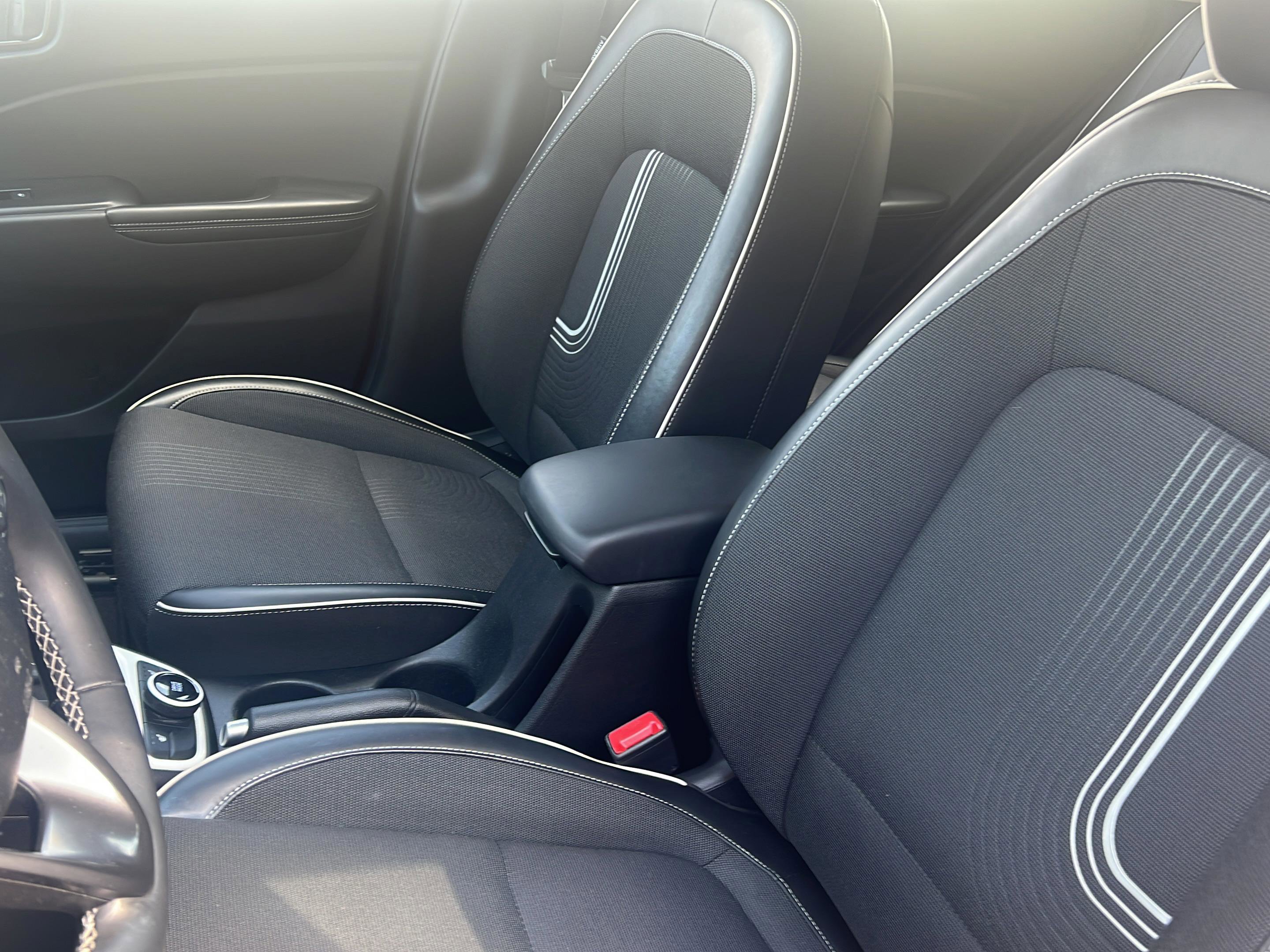 Certified 2023 Hyundai Venue Limited w/ Cargo Package image 18