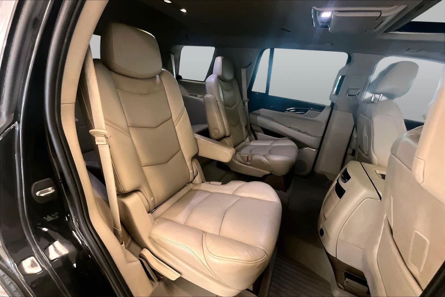 Used 2019 Cadillac Escalade Luxury AWD/4WD image 18