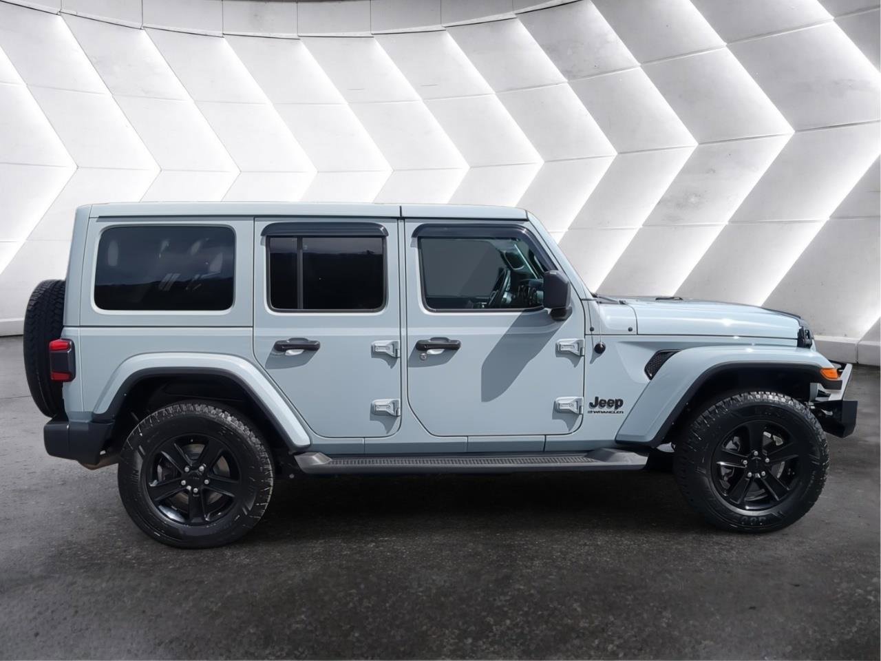 Used 2023 Jeep Wrangler Unlimited Sahara AWD/4WD image 7