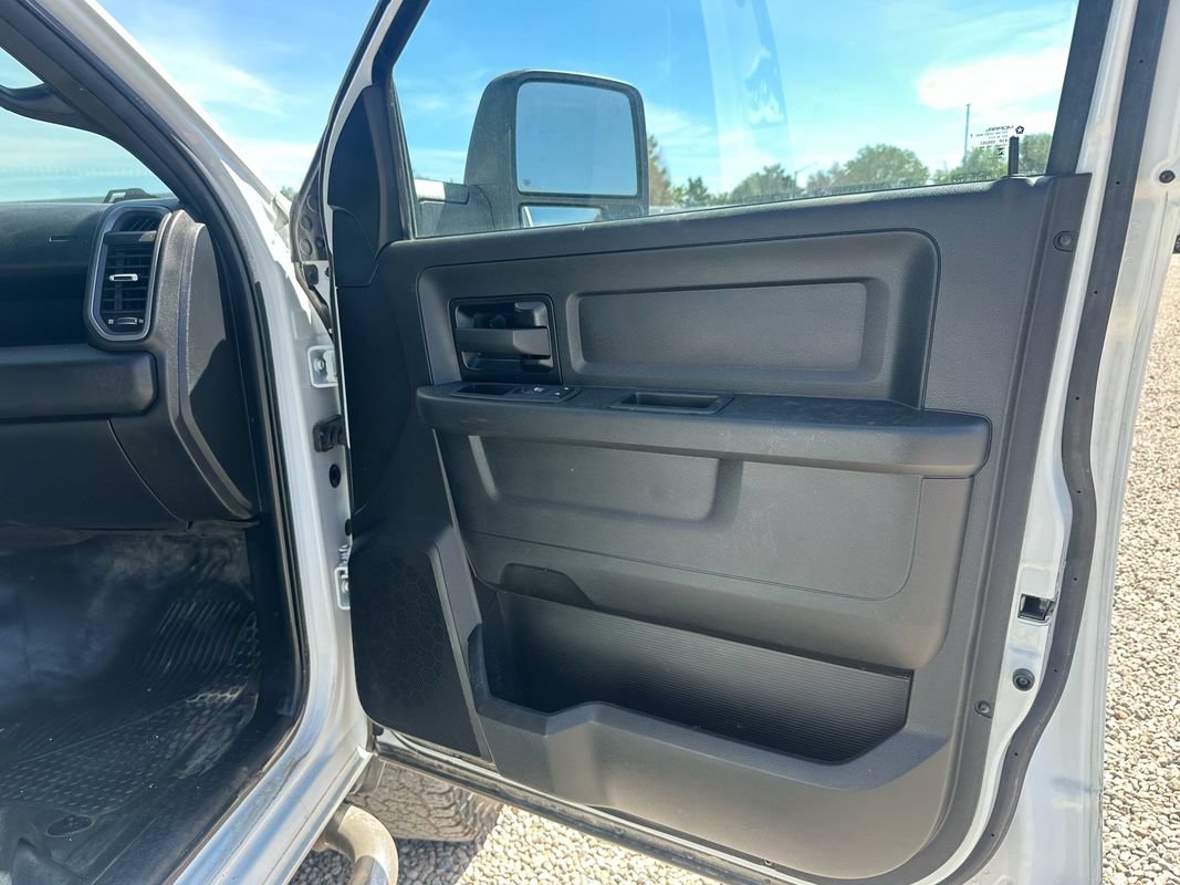 Used 2024 RAM 2500 Tradesman w/ Chrome Appearance Group AWD/4WD image 12