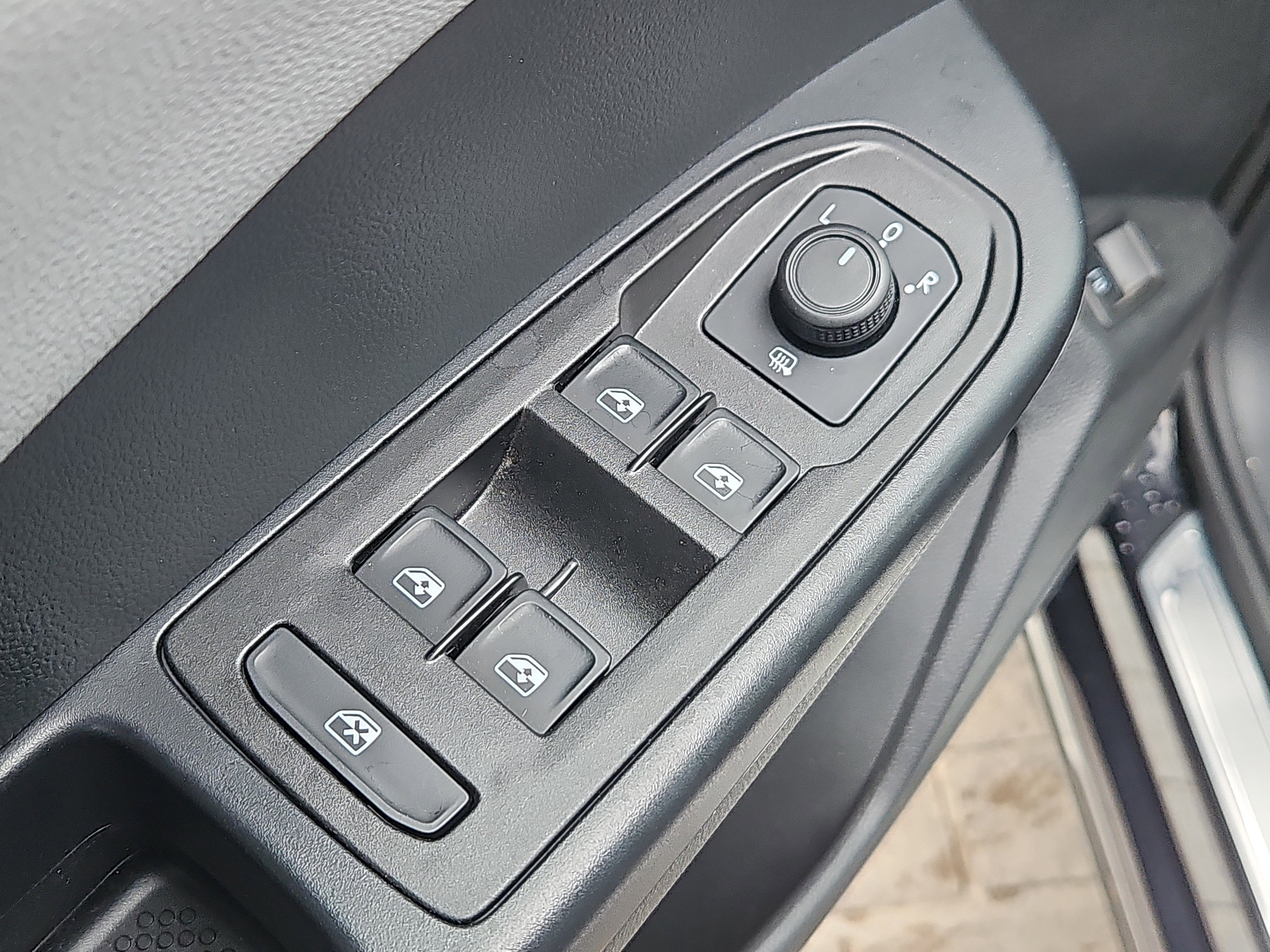 Certified 2024 Volkswagen Taos SE AWD/4WD image 19