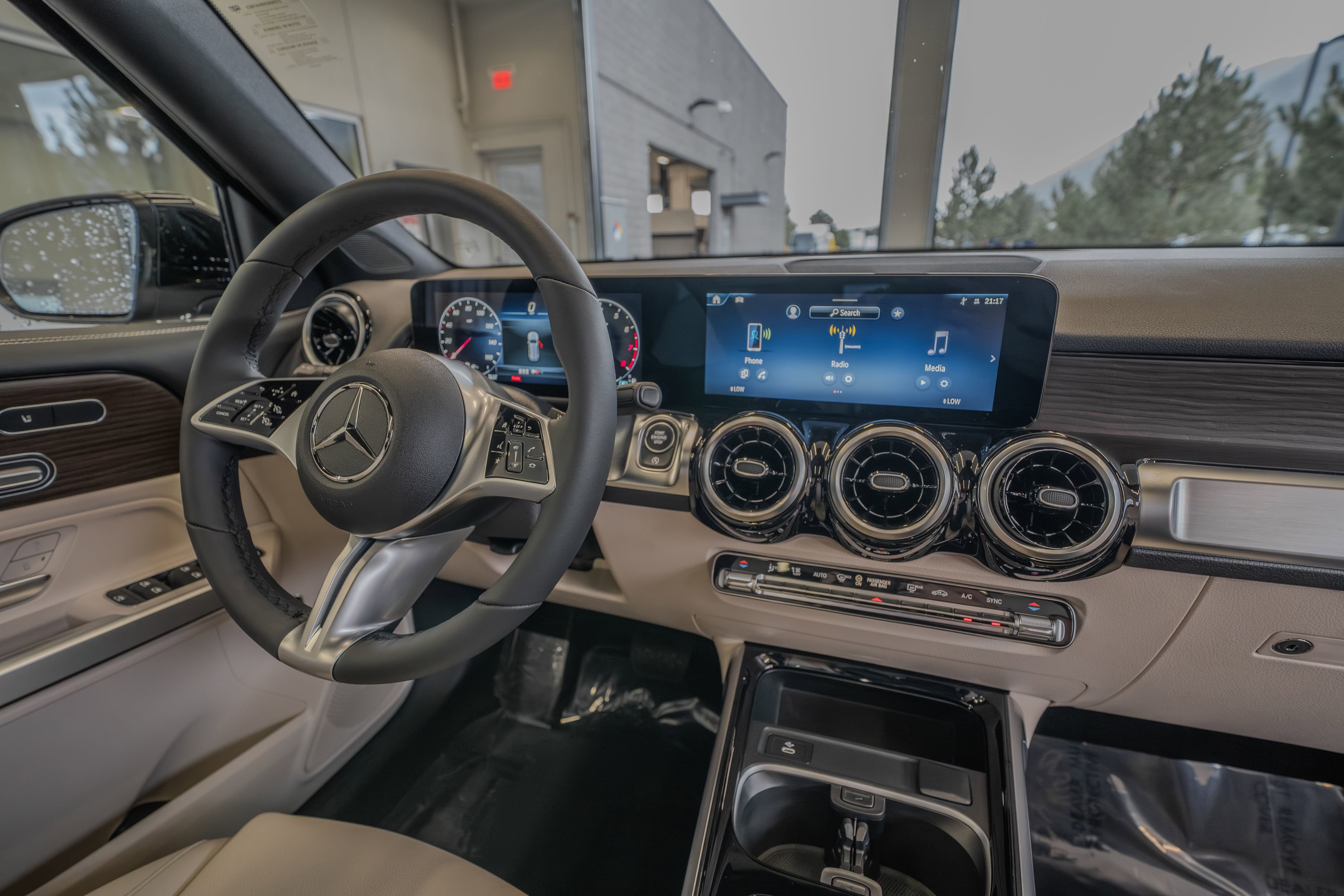 Certified 2026 Mercedes-Benz GLB 250 4MATIC image 19