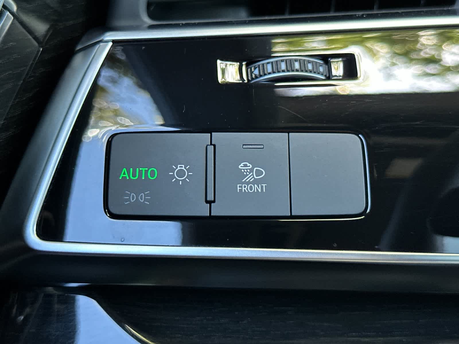 Used 2025 Audi Q8 Premium w/ Black Optic Package AWD/4WD image 30