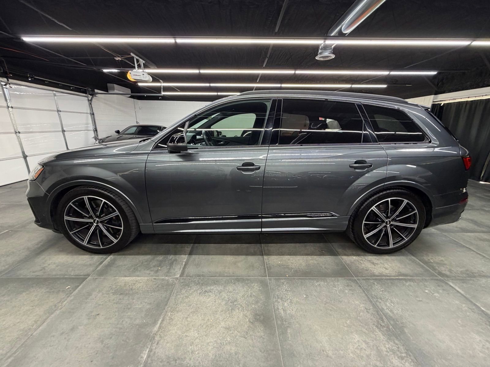 Used 2020 Audi SQ7 Prestige w/ Prestige Package image 3