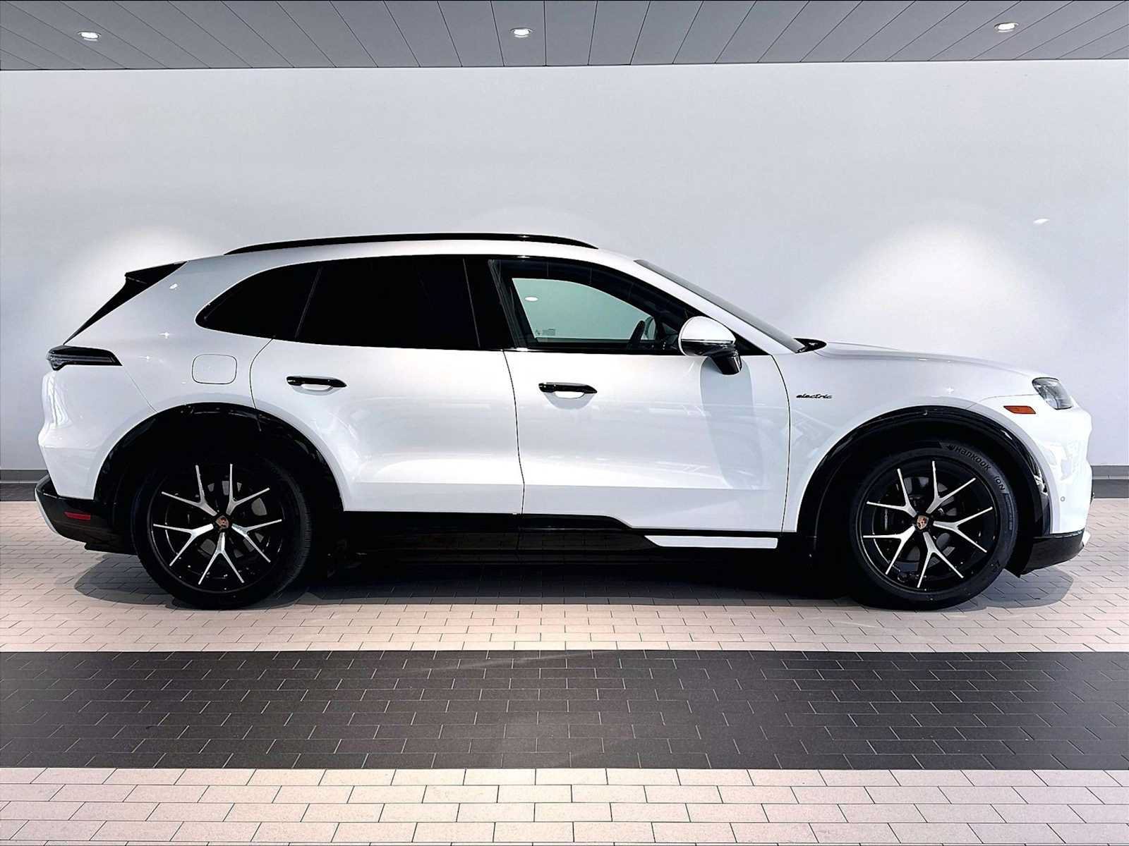 New 2026 Porsche Cayenne Electric AWD/4WD image 8