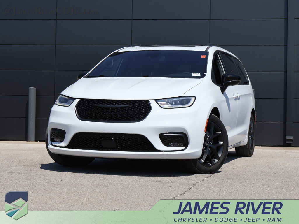 Used 2025 Chrysler Pacifica Limited