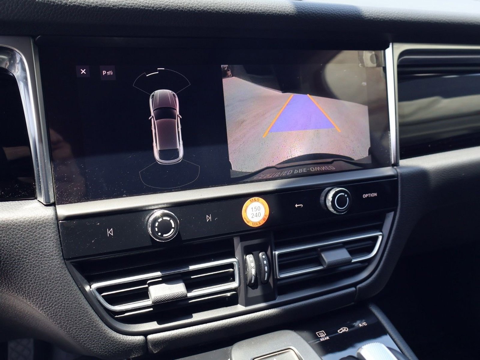 Certified 2024 Porsche Macan AWD/4WD image 19