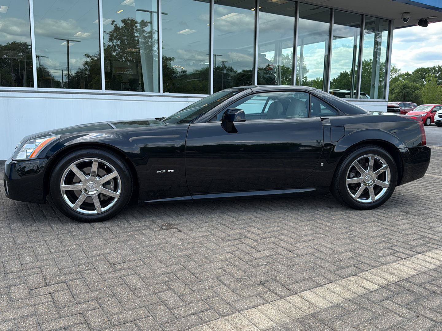 Used 2006 Cadillac XLR RWD image 2