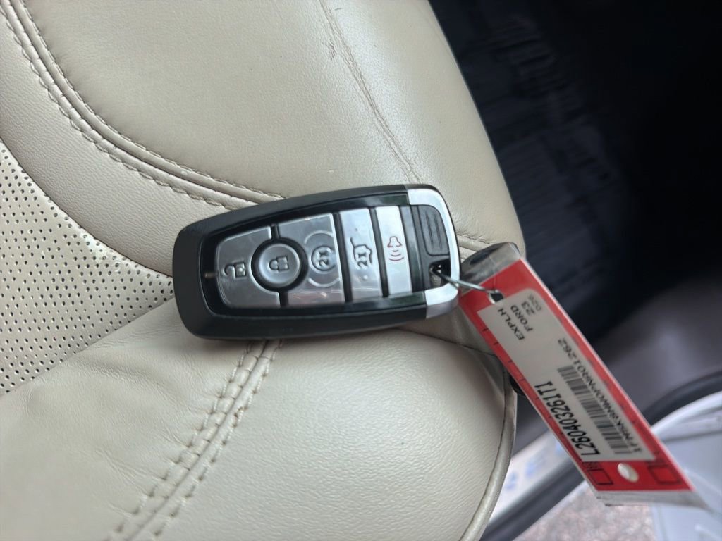 Used 2023 Ford Explorer Platinum w/ Technology Package AWD/4WD image 37