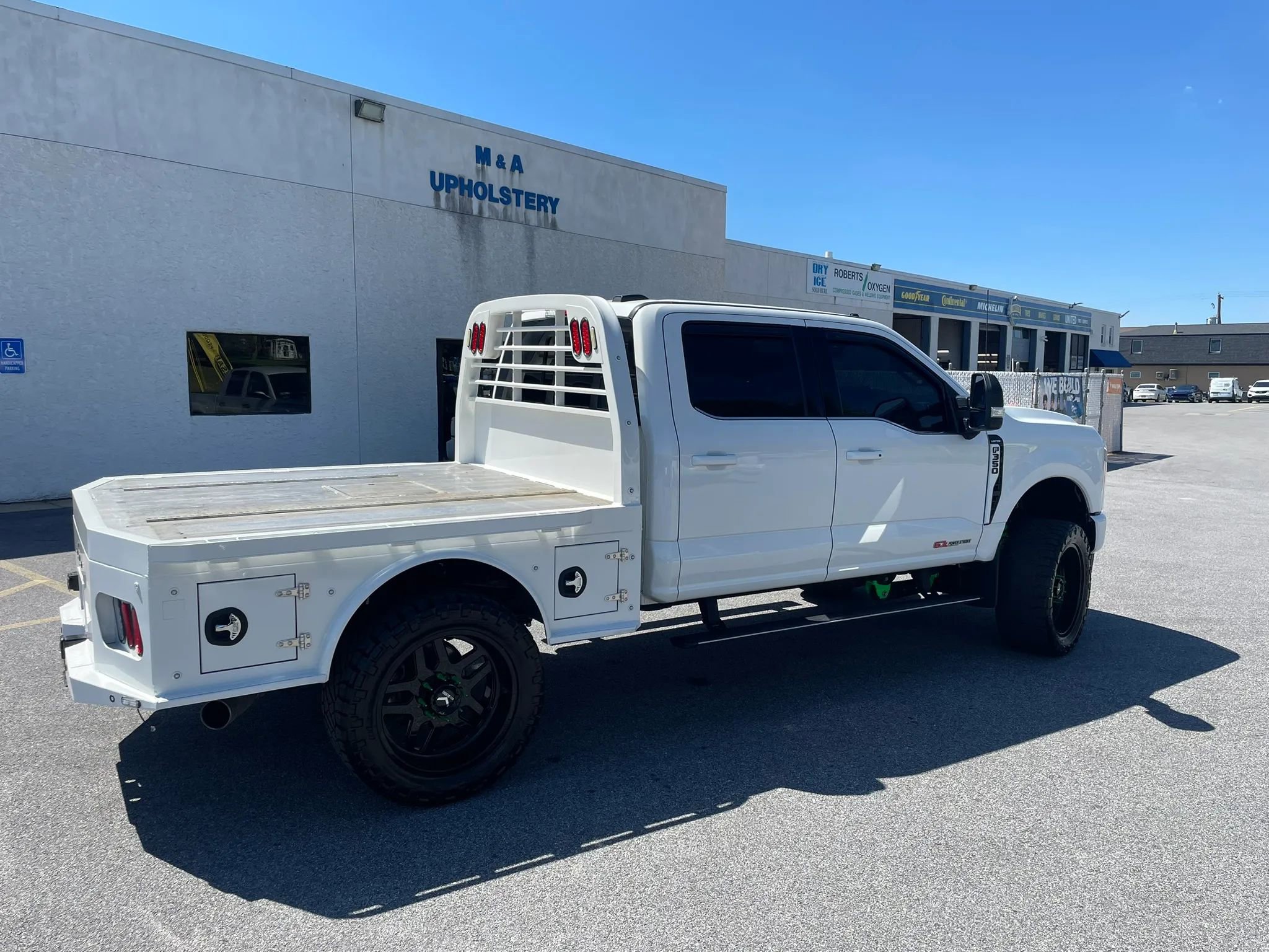 Used 2024 Ford F350 Limited w/ FX4 Off-Road Package AWD/4WD image 15
