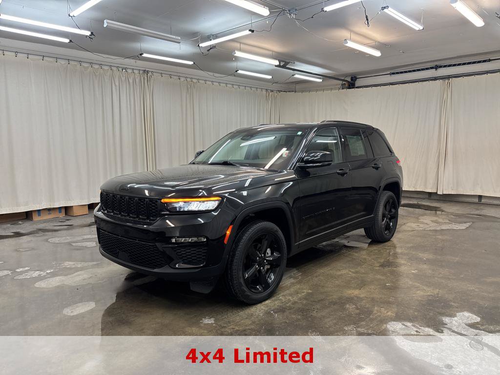 Used 2023 Jeep Grand Cherokee Limited w/ Black Appearance Package AWD/4WD video 1