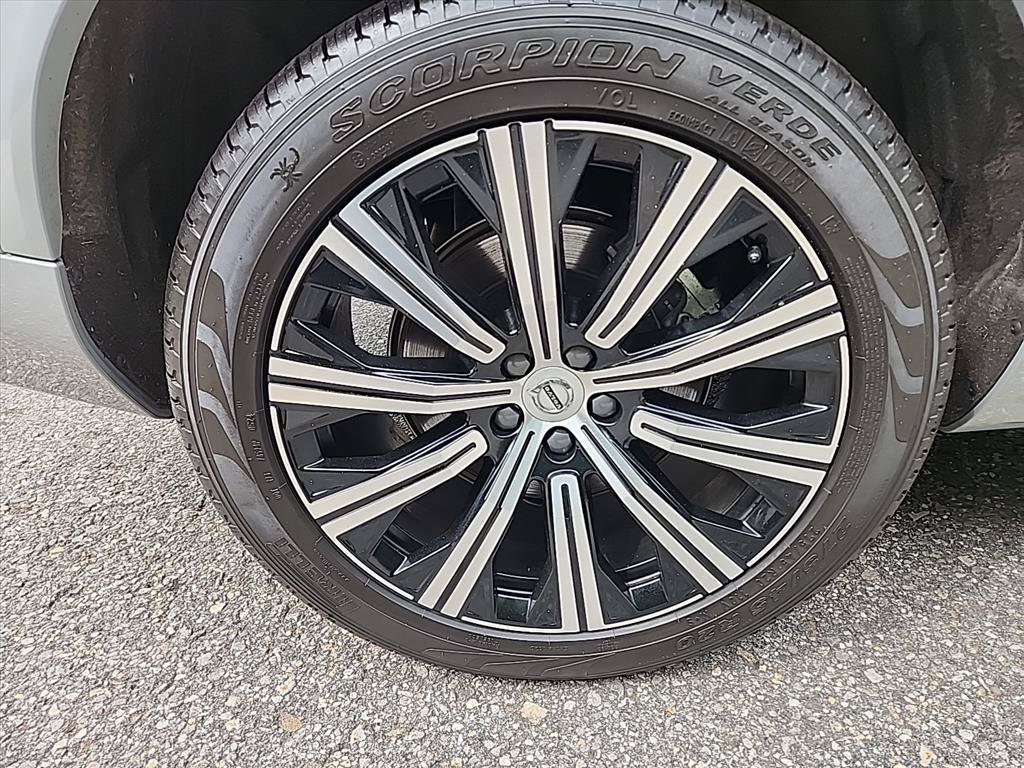 Certified 2025 Volvo XC90 B5 Core w/ Climate Package AWD/4WD image 11